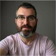 Arquitecto con vocación educativa, capacidad de adaptación a temáticas y niveles. 