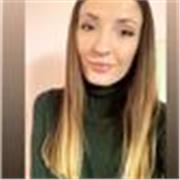 Ragazza aiuto-compiti e ripetizioni scuole medie e superiori