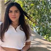 Sono una cantante e vocal coach laureata in Canto Lirico al Conservatorio Santa Cecilia di Roma. Faccio lezioni di canto e vocal coaching per giovani cantanti