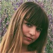 Studentessa con origini francesi offre ripetizioni dal vivo