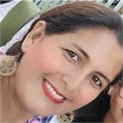 Profesora imparte clases y acompañamiento a estudiantes de educación basica