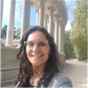 Licenciada y Profesora de Educación Física y Deportes.