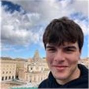 Ragazzo e studente di 20 anni, pronto per aiutarti