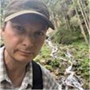 Pianista, compositore e direttore d'orchestra impartisce lezioni di solfeggio, armonia, composizione e pianoforte