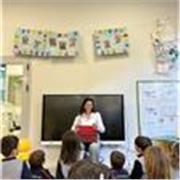 Profesora de inglés, dirigida a niños de 0 a 6 años 
