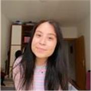Doy clases de todas las asignaturas relacionadas con humanidades y también otras asignaturas comunes de bachillerato. Además, también puedo ayudar con asignaturas de la ESO y primaria