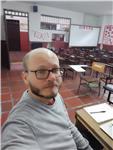 Profesor de lenguaje y literatura, imparte clases a estudiantes de todas las edades. Trabajo procesos de lectura y escritura en diferentes niveles