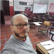 Profesor de lenguaje y literatura, imparte clases a estudiantes de todas las edades. Trabajo procesos de lectura y escritura en diferentes niveles