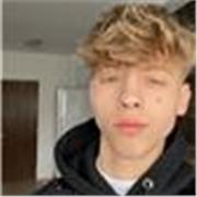 Studente molto ferrato sull’inglese, parlo fluentemente anche con persone madrelingua