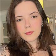 Professeure d'anglais avec 5 ans d'expérience offre des cours particuliers d'anglais en ligne pour adultes. Diplôme supérieur de Lettres, Traduction et L'enseignement de langues. Actuellement en Master en Études Anglophones. Ancienne traductrice à l'ONU.
