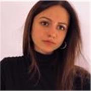 Sono una ragazza diplomata al liceo linguistico con il massimo dei voti. Frequento l’Università di Economia e finanza a Roma