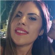 Laureata in mediazione linguistica e culturale, impartisce lezioni di italiano,storia, geografia e spagnolo per elementari e medie