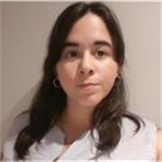 Abogada da clases de derecho para todas las edades