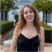 Francesa viviendo en España desde hace más de 10 años, aprendemos de forma divertida y interactiva