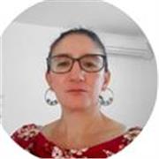 Profesor de apoyo escolar con dificultades en la asignatura de química inorgánica y química orgánica