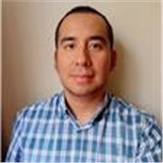 Profesor de inglés, que imparte clases a jóvenes y adultos de manera virtual