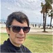 Profesor de fútbol apto para todas las edades.
