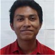 Profesor de química imparte clases a alumnos de secundaria y bachillerato