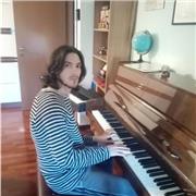 Studente al Biennio di Composizione presso il Conservatorio Steffani di Castelfranco Veneto, con conseguita laurea nel Triennio