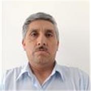 El profesor imparte clases en el nivel secundaria