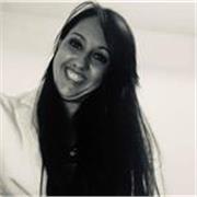 Docente di Matematica impartisce lezioni per studenti di scuole elementari, medie e superiori