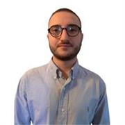 Giovane insegnante d’inglese neolaureato in lingue a Messina