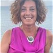 Laureata in economia impartisce lezioni a studenti degli Istituti Tecnici e Commerciali