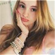 Offro lezioni private ai ragazzi che vanno dalle scuole elementari fino al 5 anno di superiori adattandomi alle loro esigenze.