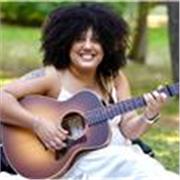 Profesora titulada ofrece clases de música: guitarra, piano, canto, ukelele y lenguaje musical