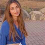 Soy estudiante de Segundo de economía, graduada con media de sobresaliente en el bachillerato social de investigación