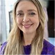 Insegnante inglese linguista laureata con certificazione Celta ottime doti comunicative molto apprezzata da junior e teenagers