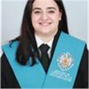 Doy clases de lengua y literatura, matemáticas y ciencias, tengo un bachillerato de humanidades y ciencias sociales y un grado uni