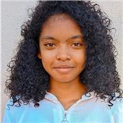 Professeur de biologie (futur biologiste) donne des cours en ligne pour les enfants et les adolescents!