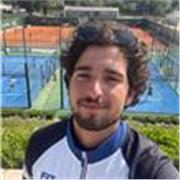 Me defino como una persona solare, paziente y con una gran motivación para que mis alumnos crezcan y aprendan cada día.