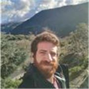 Laureando in scienze biologiche da lezioni di chimica, fisica, scienze e matematica a ragazzi elementari, medie e superiori