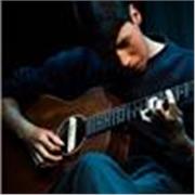 Clases de guitarra para principiantes y niveles intermedios. Aprende de forma práctica con material exclusivo, clases presenciales