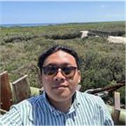 Licenciado en educación artística joven y apasionado