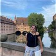 Studentessa universitaria con certificazione linguistica e passione per l’insegnamento dell’inglese