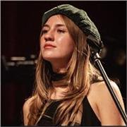 Graduada de la EMBA como cantante profesional te invito a que disfrutes el canto aprendiendo y descubriendo tu propia voz