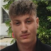 Soy atento y agradable, puedo dar clases de matemáticas a niños de primaria.