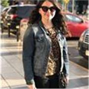 Profesora de inglés con 10 años de experiencia dicta clases a adolescentes y adultos