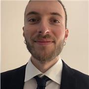 Laureato in Scienze dell’Amminstrazione con esperienza lavorativa nel settore dell’arte, offre lezioni di italiano.