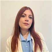 Dottoressa in biologia e nutrizione impartisce lezioni di materie scientifiche in presenza e online