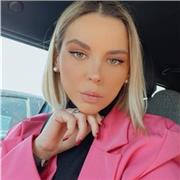 Offro ripetizioni online per il mondo del fashion and graphic design.