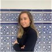 Profesora de Inglés imparte clases a niños de todas las edades