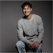 Profesor de inglés de E.E.U.U. Nativo de Los Angeles, con estudios en una universidad en Los Angeles, California. 