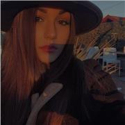 Laureanda in Giurisprudenza. Sono una giovane ragazza che adora insegnare e aiutare. Non esitare a contattarmi