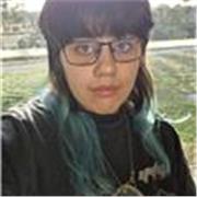 Profesora de dibujo apta para introducir las técnicas básicas del dibujo a principiantes.