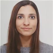 Doy clases de español porque como estudiante de periodismo y comunicación, tengo facilidad con el idioma y la escritura además de ser una apasionada de la literatura y la enseñanza