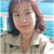 English tutor providing lessons for students who want to start learning or improve their English